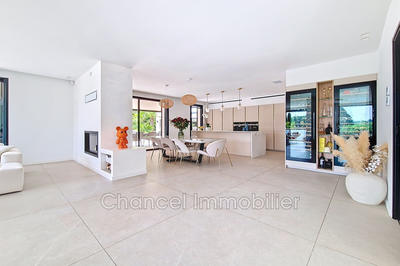 Demeure - 241 m² - 7 pièces