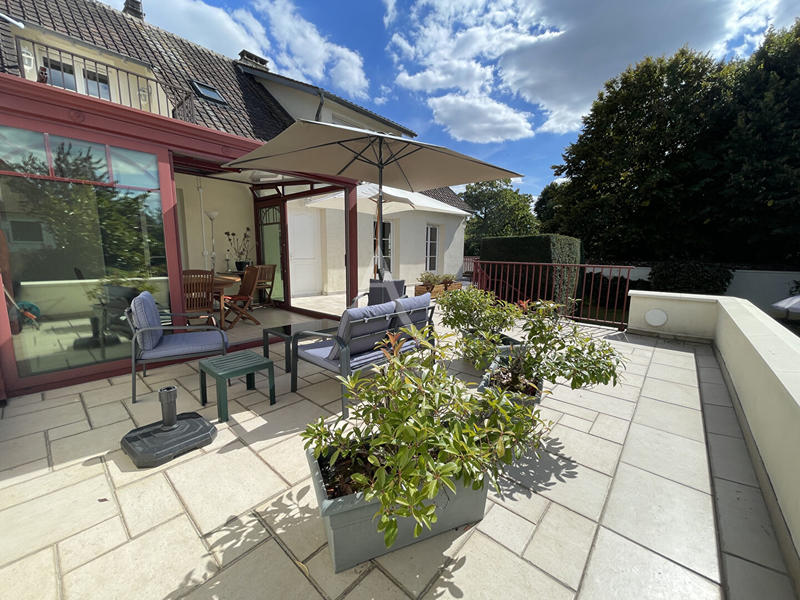 Maison - 251 m² - 8 pièces