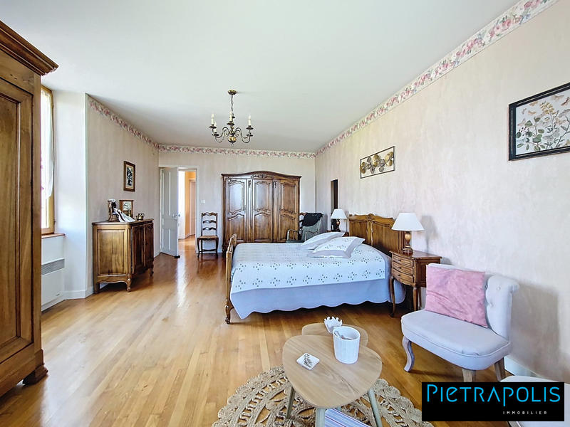 Maison - 204 m² - 6 pièces