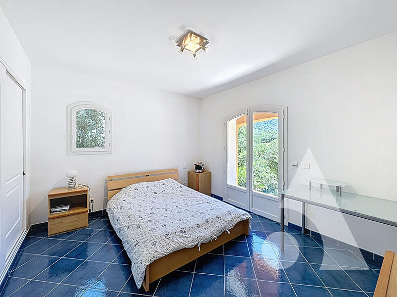 Villa - 240 m² - 6 pièces