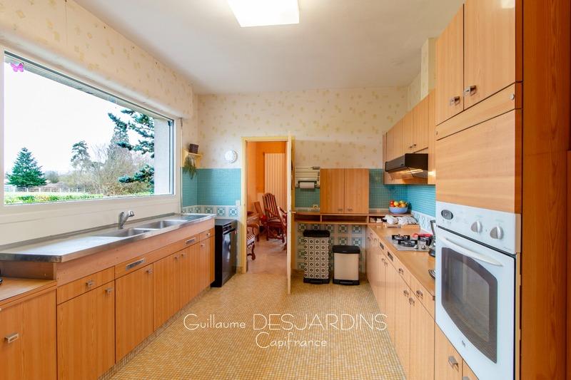 Maison - 240 m² - 8 pièces