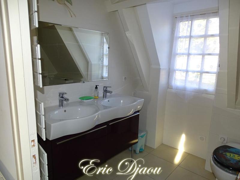 Maison - 236 m² - 10 pièces