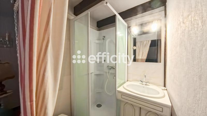 Maison - 250 m² - 8 pièces