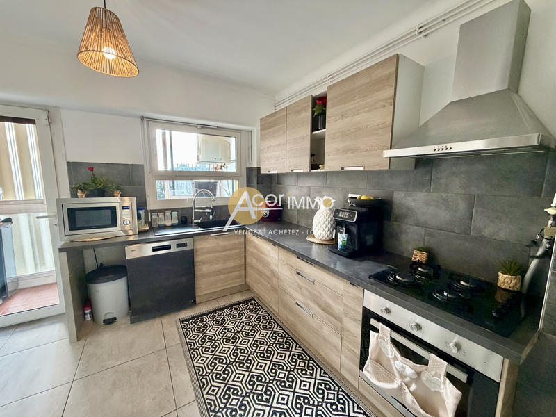 Appartement - 96 m² - 5 pièces