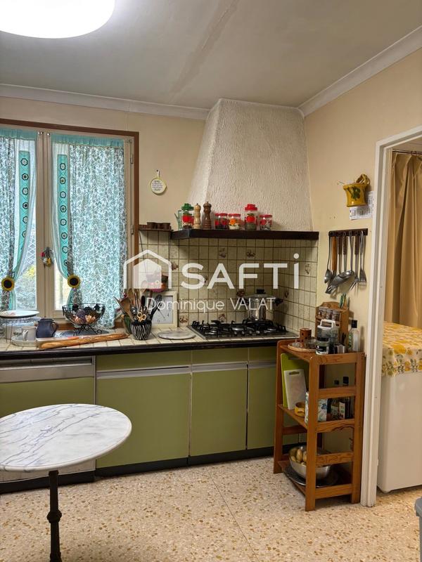 Maison - 235 m² - 10 pièces