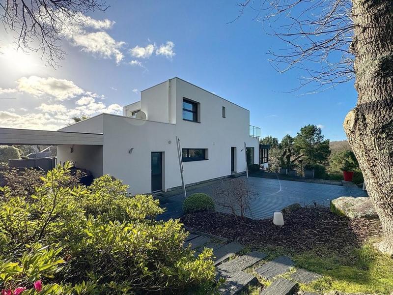 Maison - 213 m² - 5 pièces