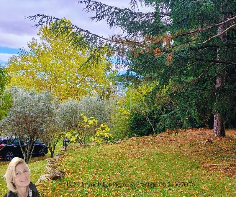 Maison - 270 m² - 8 pièces