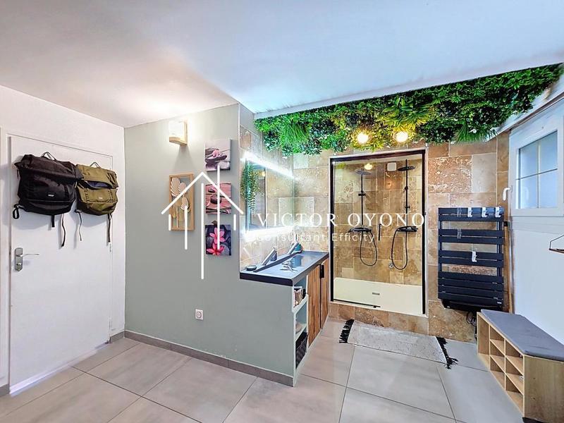 Maison - 250 m² - 9 pièces