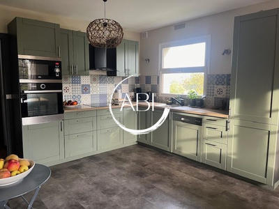 Maison traditionnelle - 164 m² - 6 pièces