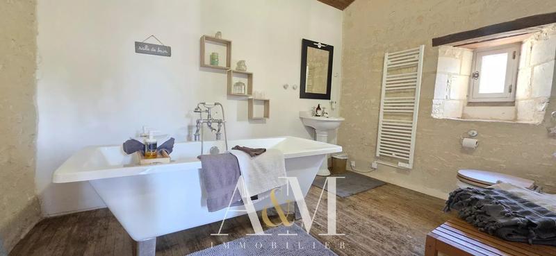 Maison - 327 m² - 9 pièces