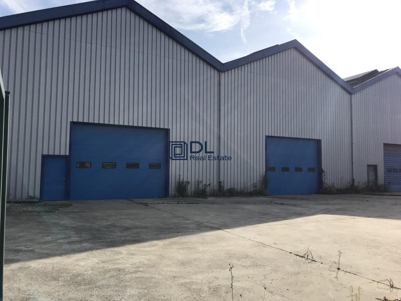 Entrepôt - 2 800 m²