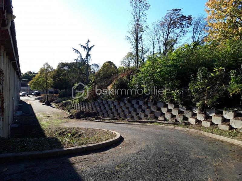 Local commercial - 1 800 m² - 20 pièces