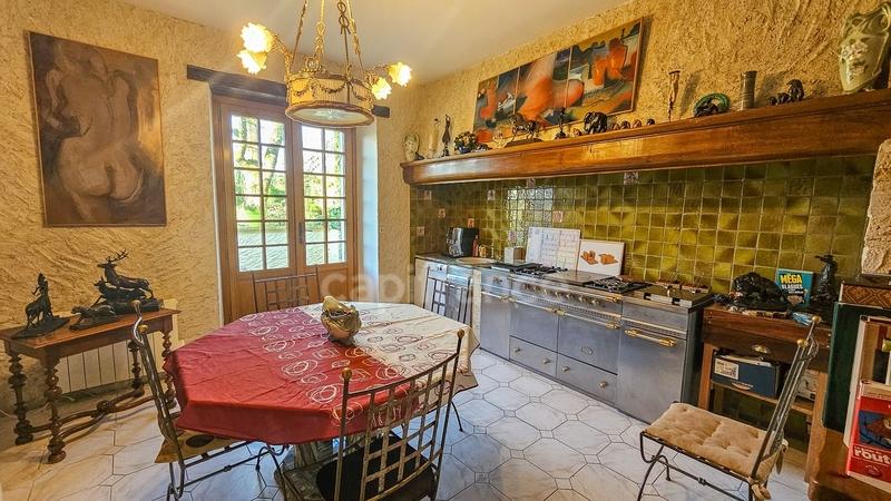 Corps de ferme - 550 m² - 15 pièces