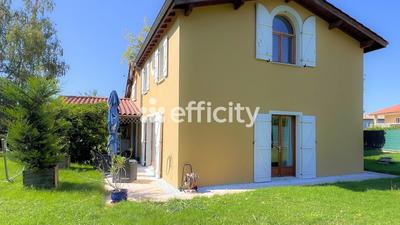 Maison - 210 m² - 8 pièces