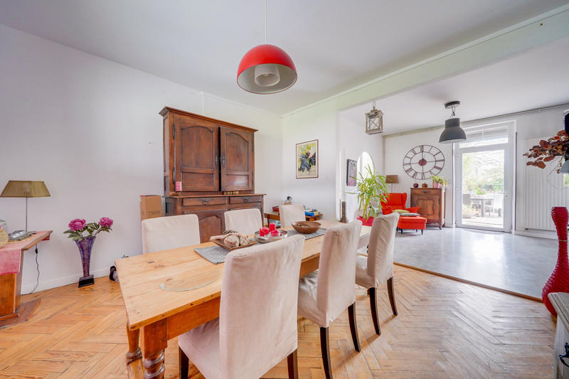 Maison - 330 m² - 10 pièces