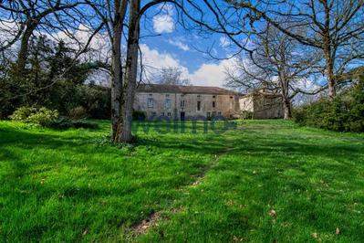 Propriété - 600 m² - 14 pièces