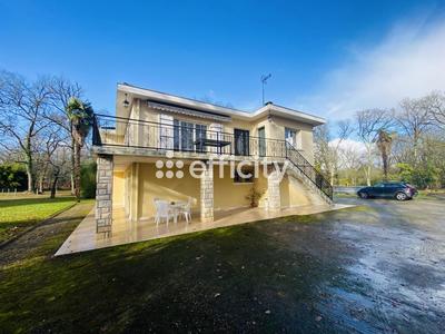 Maison - 167 m² - 9 pièces