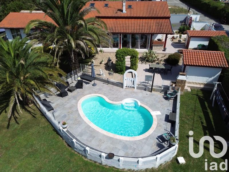 Maison - 194 m² - 9 pièces