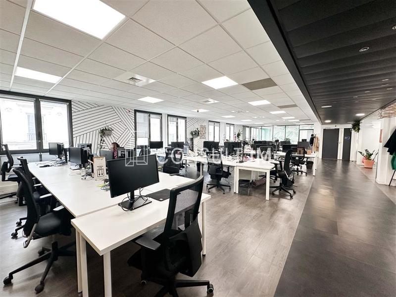 Bureau - 548 m²
