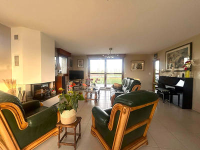 Maison - 209 m² - 9 pièces