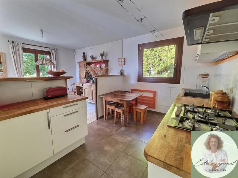 Maison - 180 m² - 9 pièces