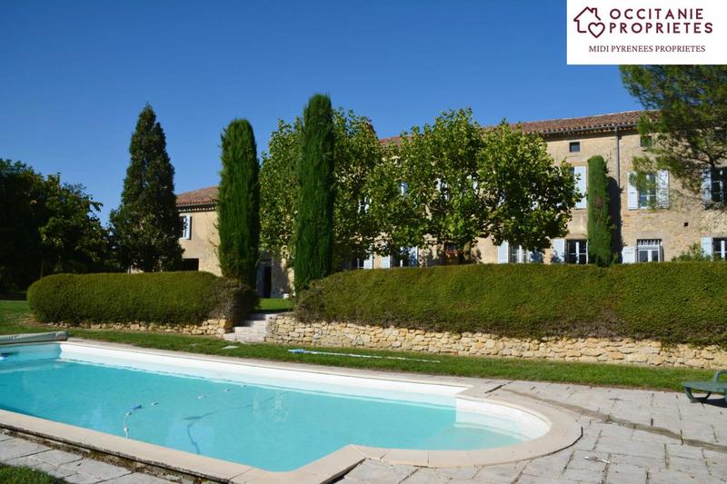 Maison de maîtres - 495 m² - 9 pièces