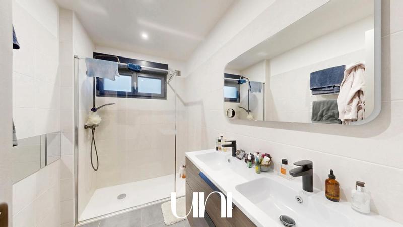 Maison - 208 m² - 9 pièces