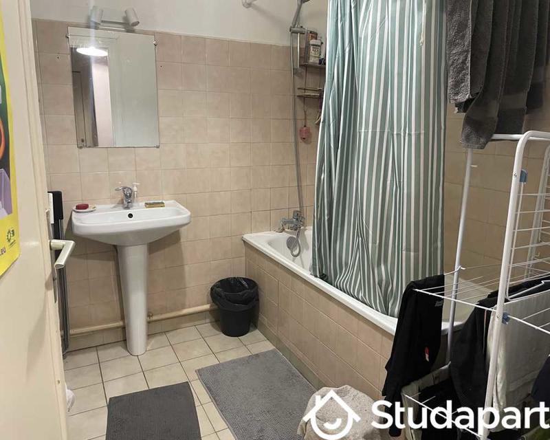 Chambre - 90 m² - 1 pièce