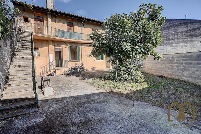 Maison - 212 m² - 9 pièces