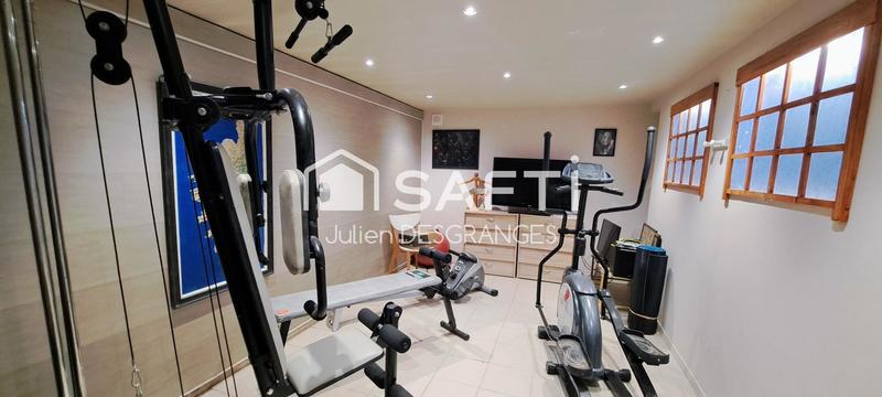 Maison - 200 m² - 7 pièces