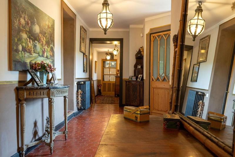 Maison - 345 m² - 8 pièces