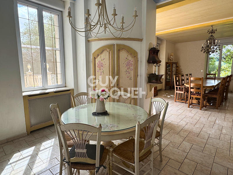 Maison - 161 m² - 8 pièces