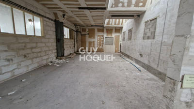 Entrepôt - 1 231 m²