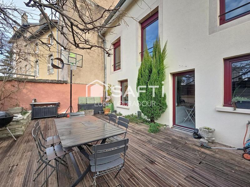 Maison de ville - 211 m² - 9 pièces