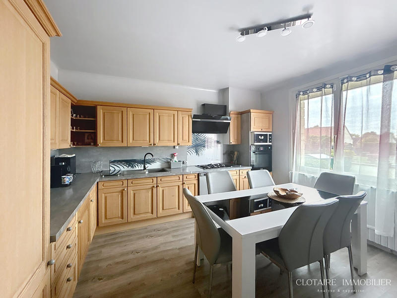 Maison traditionnelle - 152 m² - 6 pièces