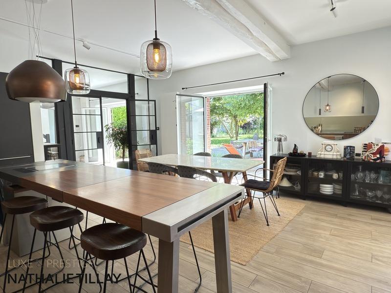 Maison - 380 m² - 11 pièces