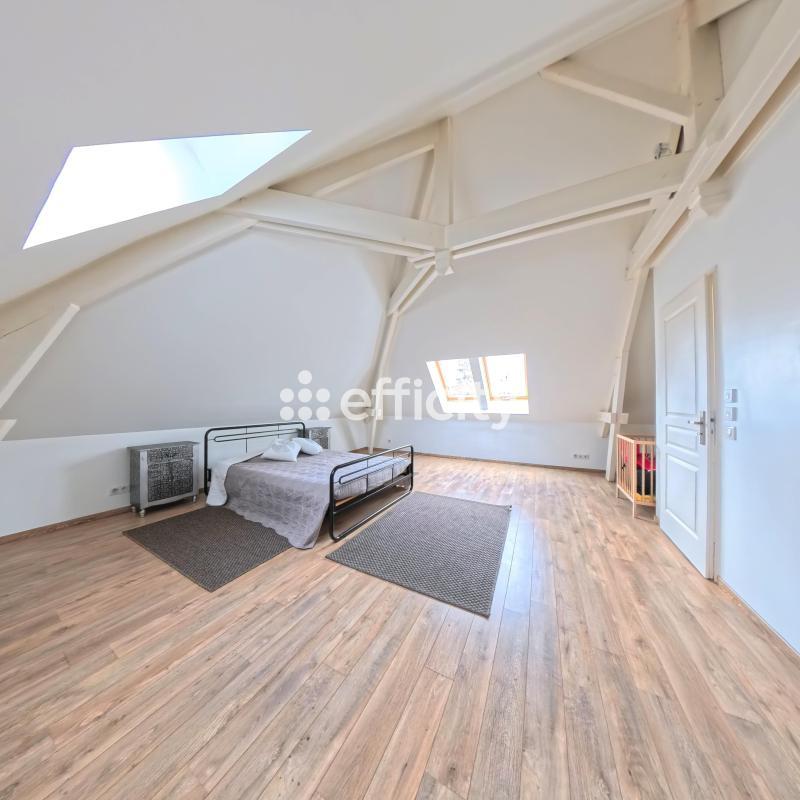 Maison - 335 m² - 9 pièces