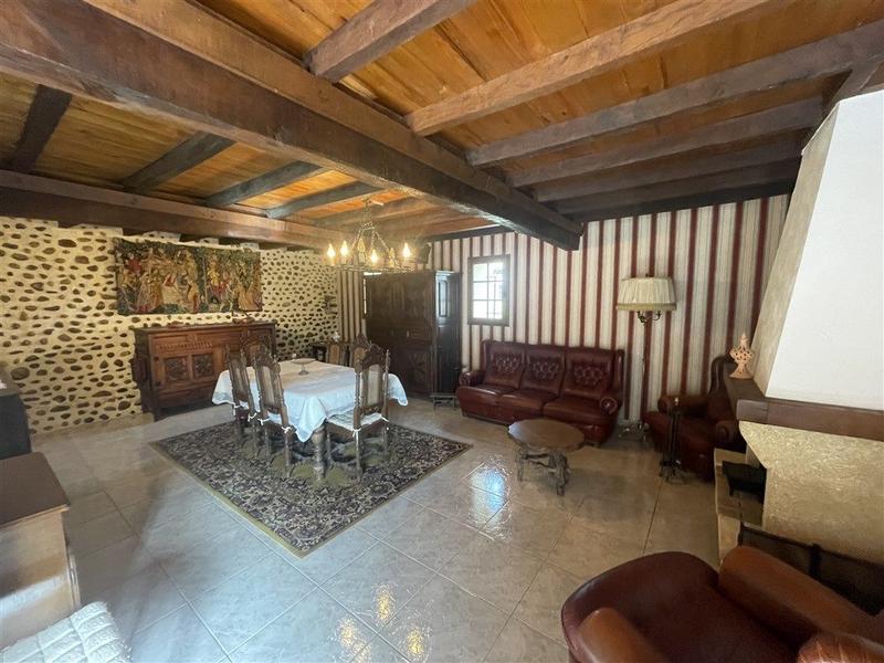 Maison - 205 m² - 7 pièces