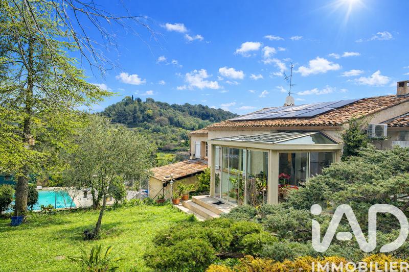 Maison - 220 m² - 6 pièces