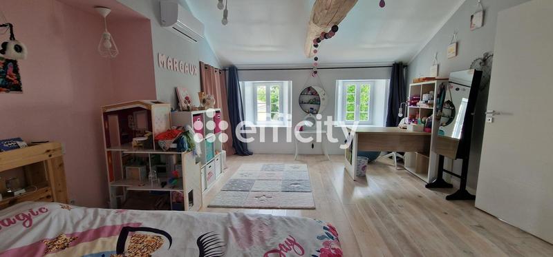 Maison - 267 m² - 7 pièces