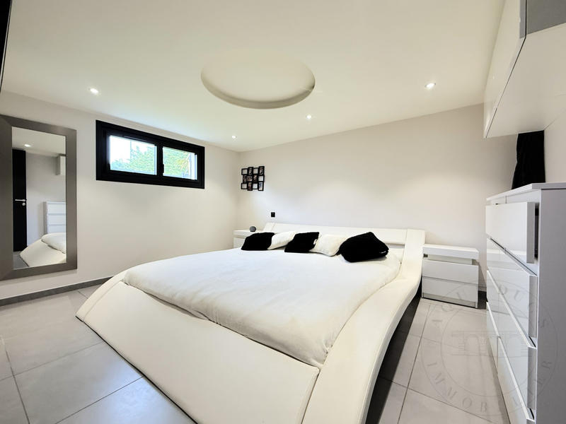 Maison traditionnelle - 179 m² - 6 pièces