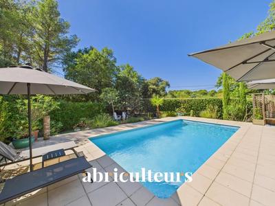 Villa - 261 m² - 12 pièces