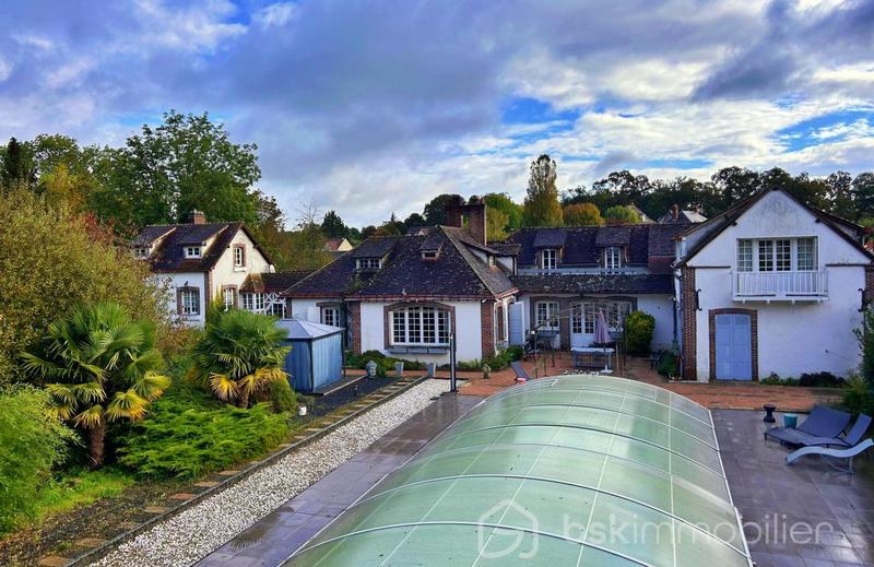 Propriété - 487 m² - 22 pièces