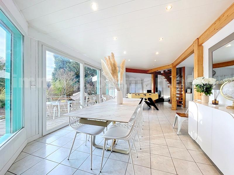 Maison - 184 m² - 7 pièces