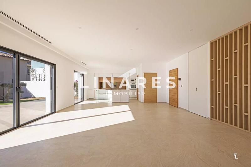 Maison - 234 m² - 7 pièces