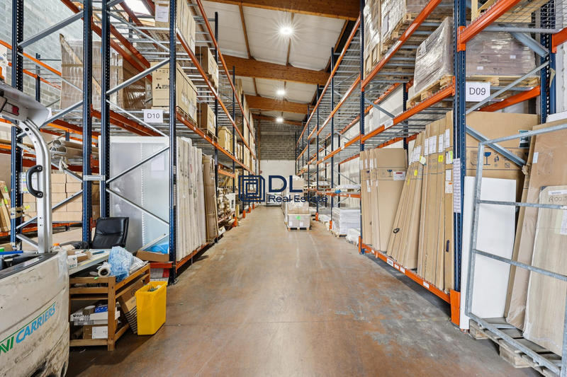 Entrepôt - 1 180 m²