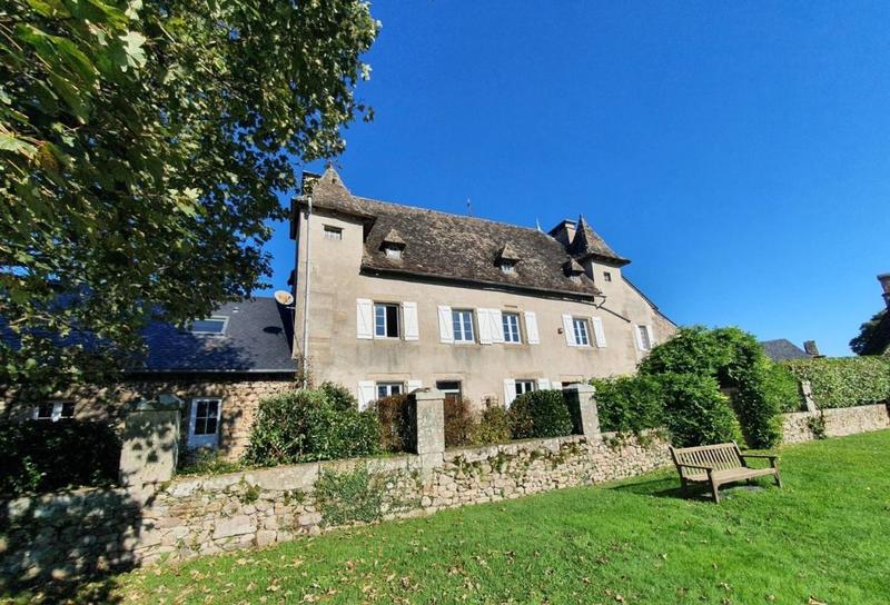 Propriété - 265 m² - 9 pièces