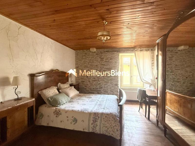 Maison - 180 m² - 8 pièces