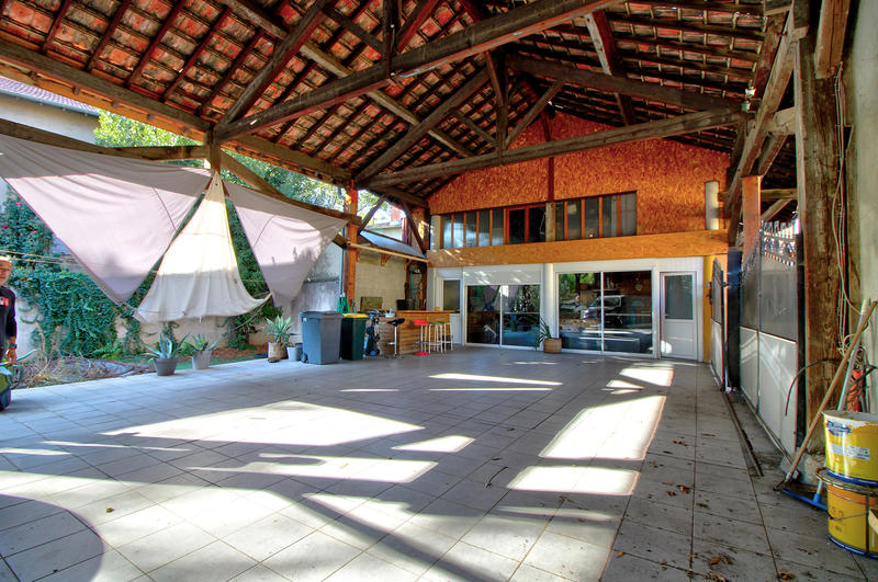 Maison - 350 m² - 6 pièces