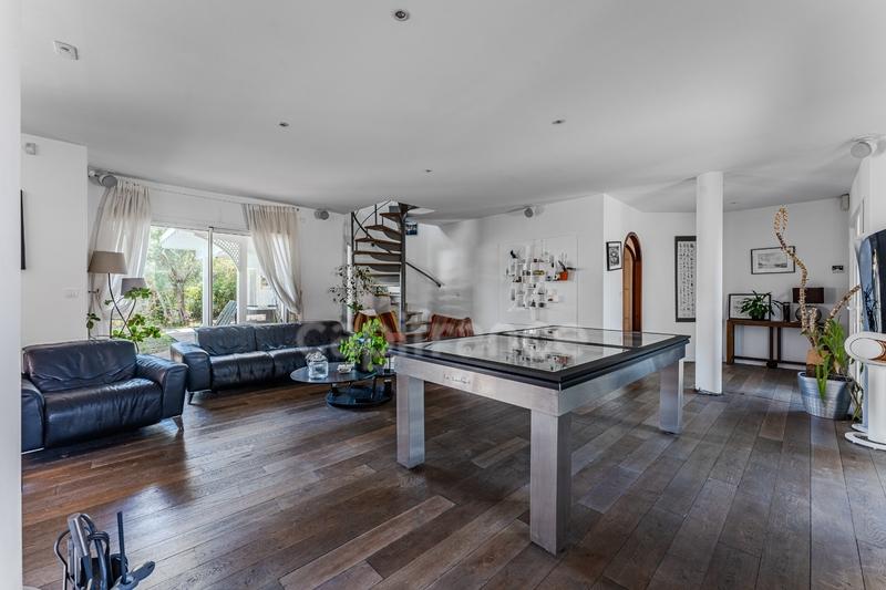 Maison d'architecte - 350 m² - 11 pièces